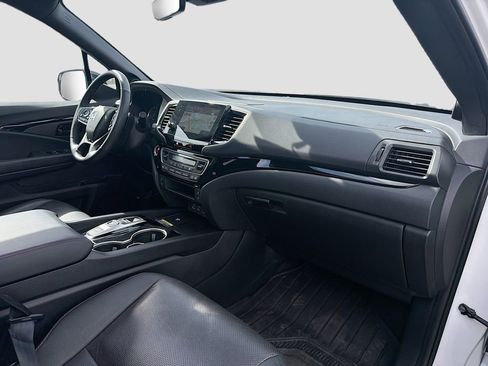 Used 2024 Honda Passport Black Edition image 32
