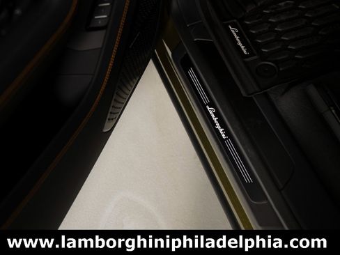 Used 2024 Lamborghini Urus S image 23