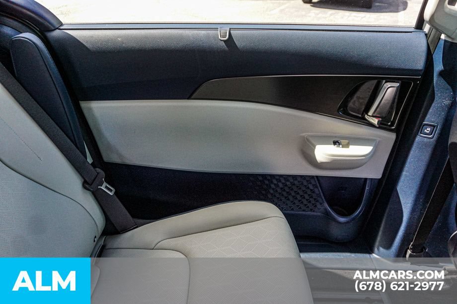 Used 2025 Kia Carnival SX w/ SX Dark Edition Package FWD image 33