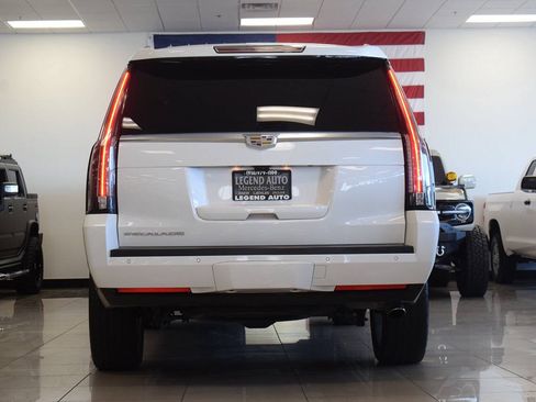 Used 2019 Cadillac Escalade ESV Platinum AWD/4WD image 6