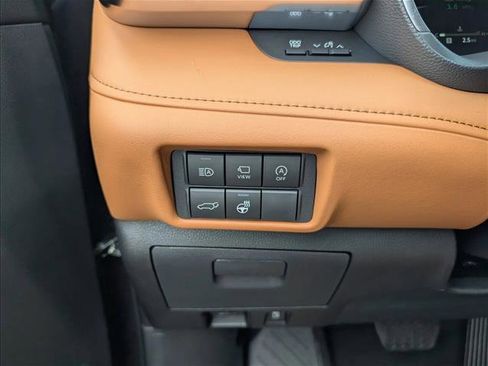 New 2025 Toyota Highlander Platinum image 19