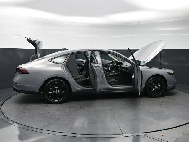 Used 2025 Honda Accord SE image 31
