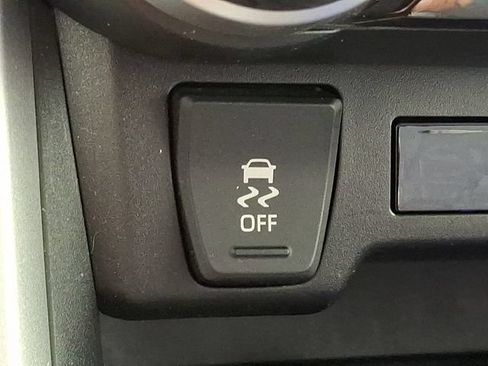 Certified 2021 Toyota RAV4 XLE FWD image 31
