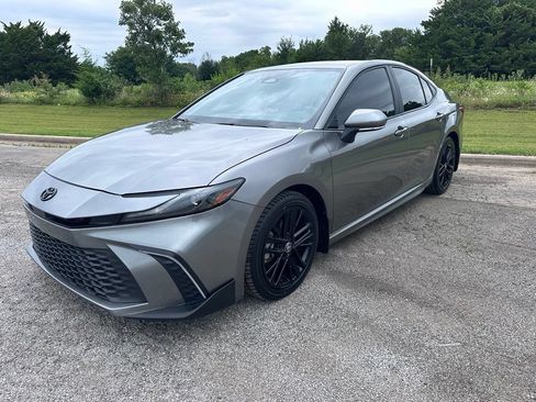 Used 2025 Toyota Camry SE FWD image 2