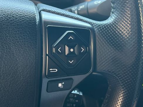 Used 2022 Toyota Tacoma TRD Off-Road w/ Technology Package AWD/4WD image 28