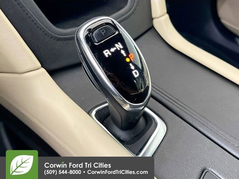 Used 2017 Cadillac XT5 Luxury w/ Driver Awareness Package FWD image 9