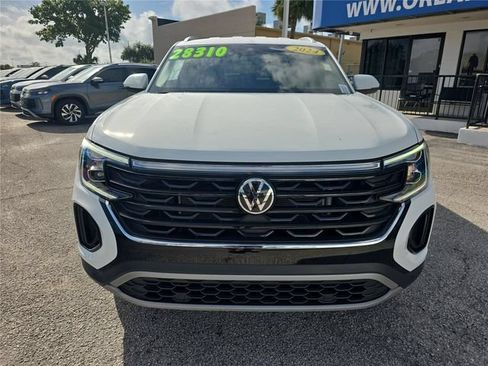 Used 2024 Volkswagen Atlas Cross Sport SE FWD image 2