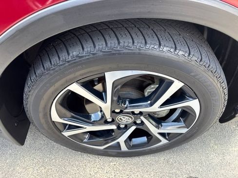 Used 2018 Toyota C-HR XLE FWD image 10