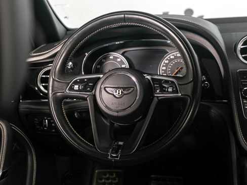 Used 2017 Bentley Bentayga image 42