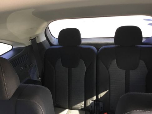 Used 2023 Kia Sorento LX image 12