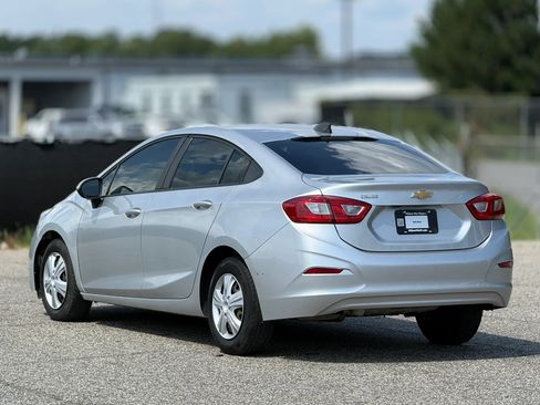 Used 2018 Chevrolet Cruze LS FWD image 10