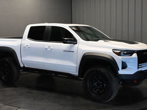 Used 2024 Chevrolet Colorado ZR2 w/ ZR2 Bison Edition AWD/4WD image 3
