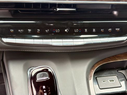 Used 2023 Cadillac Escalade ESV Sport Platinum w/ LPO, ONYX Package AWD/4WD image 34