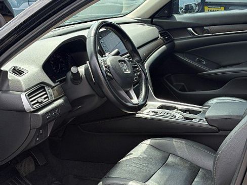 Used 2020 Honda Accord Touring image 6
