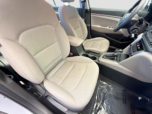 Used 2018 Hyundai Elantra SE FWD image 15