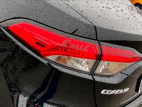 Used 2025 Toyota Corolla LE image 27