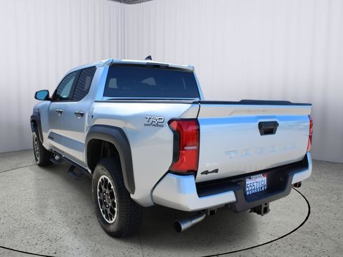 Used 2025 Toyota Tacoma TRD Off-Road AWD/4WD image 6