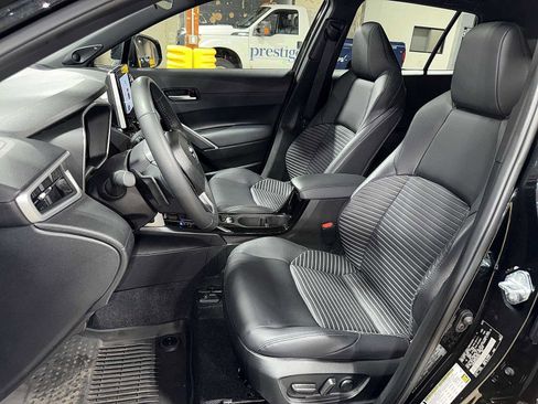Used 2025 Toyota Corolla Cross AWD Hybrid w/ Convenience Package image 15