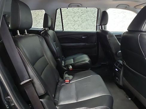 Used 2021 Honda Pilot Touring image 11