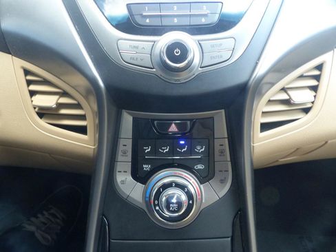 Used 2013 Hyundai Elantra GLS w/ Preferred Pkg FWD image 22