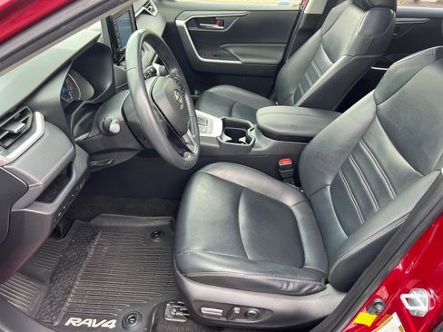 Used 2021 Toyota RAV4 XLE Premium image 13