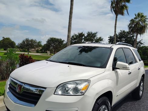 Used 2009 Saturn Outlook XR w/ Convenience Package image 2