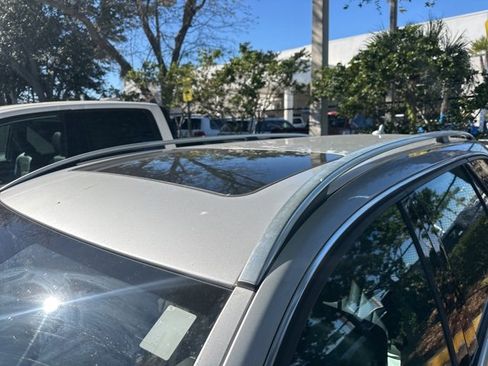 Used 2011 Mercedes-Benz E 350 4MATIC Wagon image 2