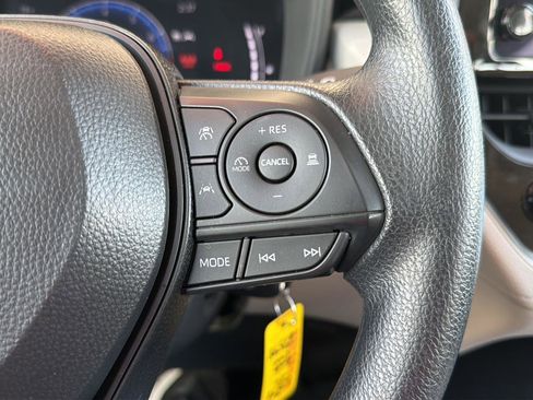 Used 2026 Toyota Corolla Cross L image 21