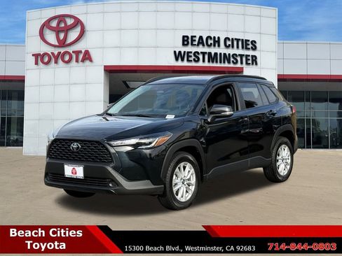 Certified 2025 Toyota Corolla Cross LE image 6