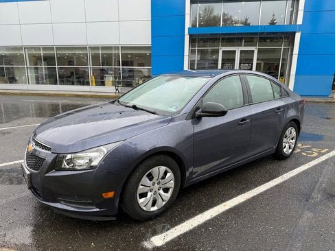 Used 2013 Chevrolet Cruze LS FWD image 9