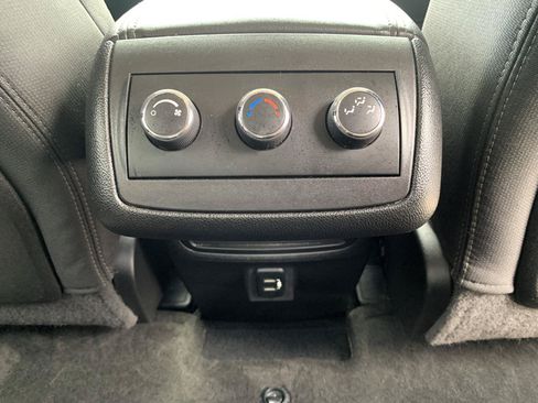 Used 2017 Chevrolet Traverse LT w/ Style and Technology Package FWD image 37