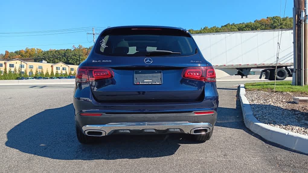 Used 2021 Mercedes-Benz GLC 300 4MATIC image 4