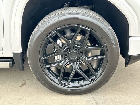 Used 2024 GMC Sierra 1500 Denali Ultimate image 10