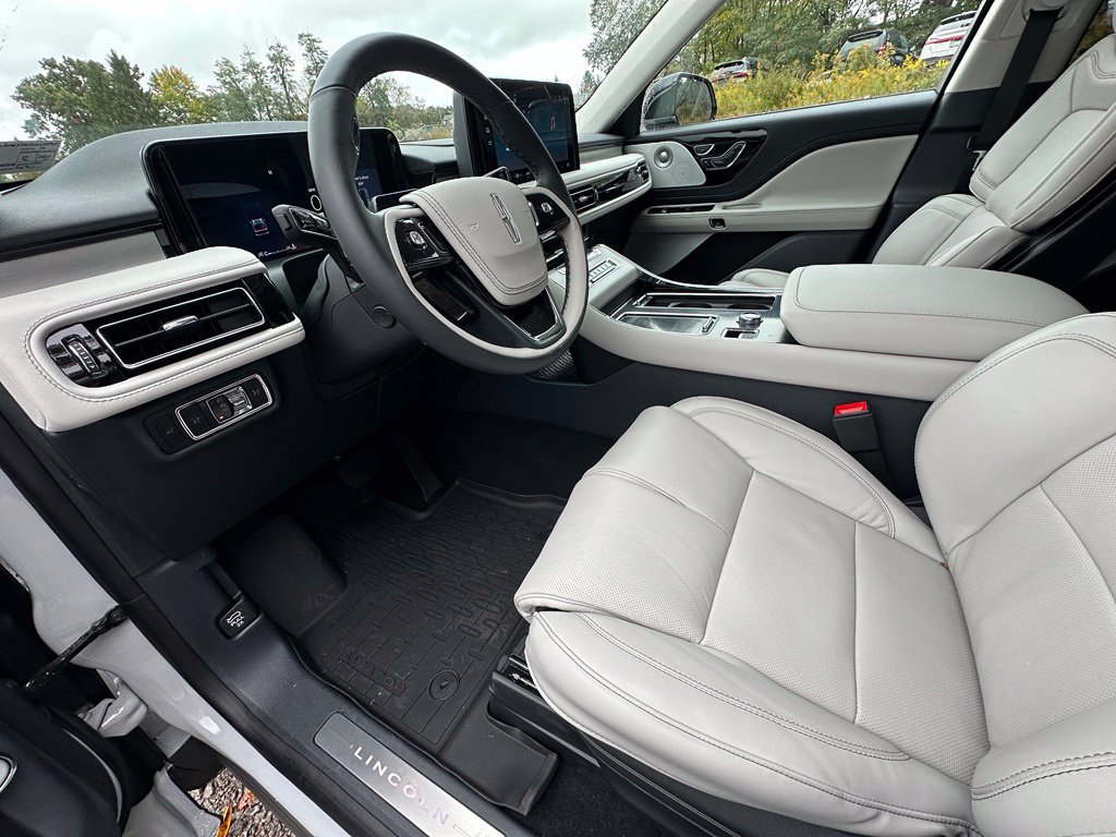 New 2027 Lincoln Aviator Reserve AWD/4WD image 17
