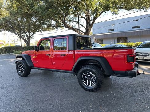 Used 2024 Jeep Gladiator Rubicon w/ Technology Group image 5