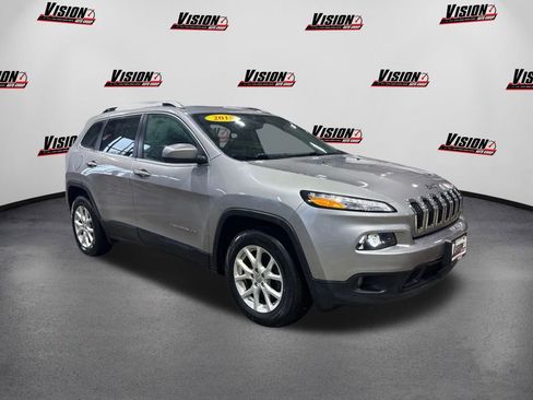Used 2018 Jeep Cherokee Latitude Plus image 3