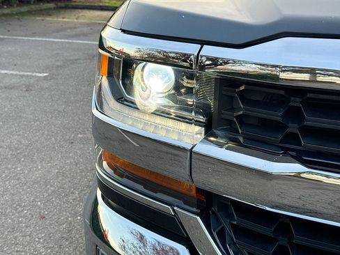 Used 2018 Chevrolet Silverado 1500 LT w/ LT Eassist Package image 36