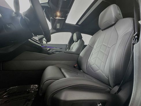 Used 2025 BMW i5 eDrive40i w/ Premium Package image 19