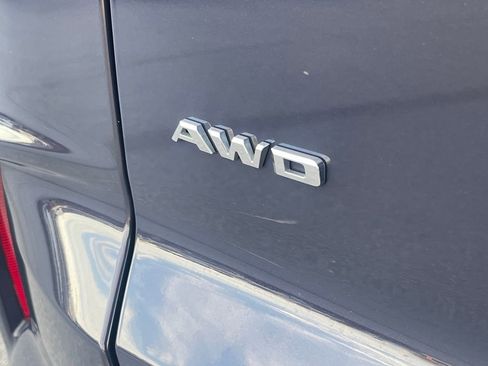 Used 2025 Cadillac XT4 Premium Luxury image 12