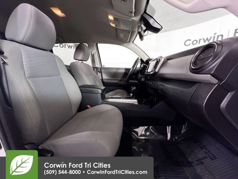 Used 2022 Toyota Tacoma SR5 AWD/4WD image 16