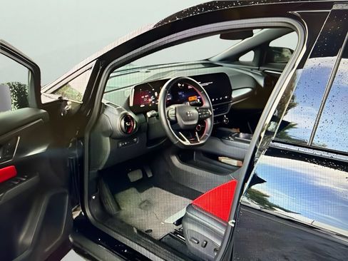 Certified 2025 Chevrolet Equinox EV RS FWD image 5