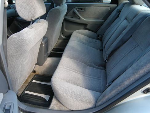 Used 2000 Toyota Camry LE image 9