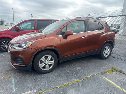 Used 2019 Chevrolet Trax LT w/ Driver Confidence Package FWD image 3