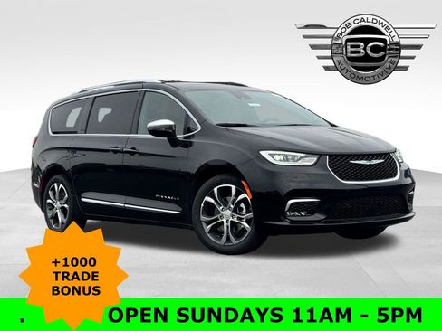 New 2026 Chrysler Pacifica Pinnacle image 1