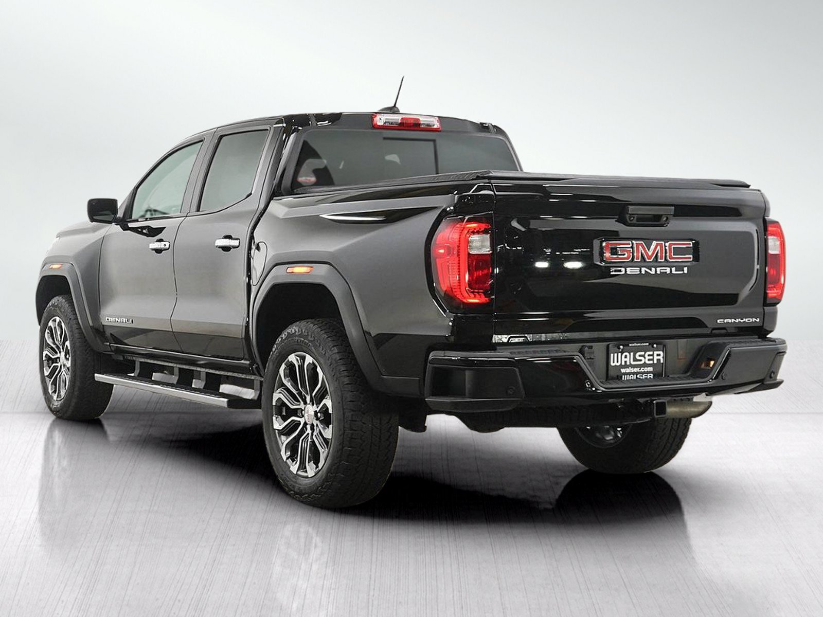 Used 2024 GMC Canyon Denali AWD/4WD image 4