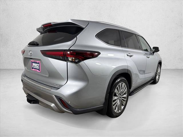 Used 2024 Toyota Highlander Platinum FWD image 4