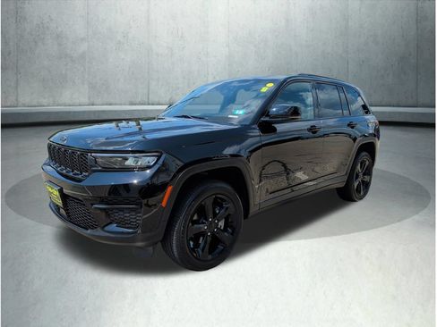Used 2024 Jeep Grand Cherokee Altitude AWD/4WD image 1