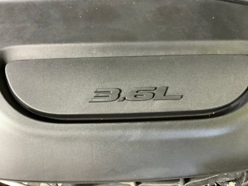 Used 2022 Chrysler Pacifica Touring-L FWD image 58