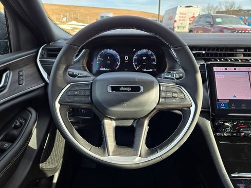 New 2025 Jeep Grand Cherokee Limited image 18