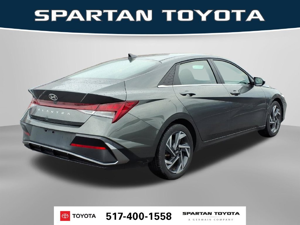 Used 2025 Hyundai Elantra SEL FWD image 7